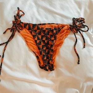 RVCA reversible side tie bottoms